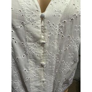 Chelsea & violet Women off white Eyelet Button Down Blouse Size XS NWT